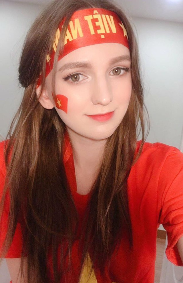 Nữ DJ người Ukraine bị đồn lộ clip nóng sở hữu mặt búp bê, thân hình 'bốc lửa' ảnh 9