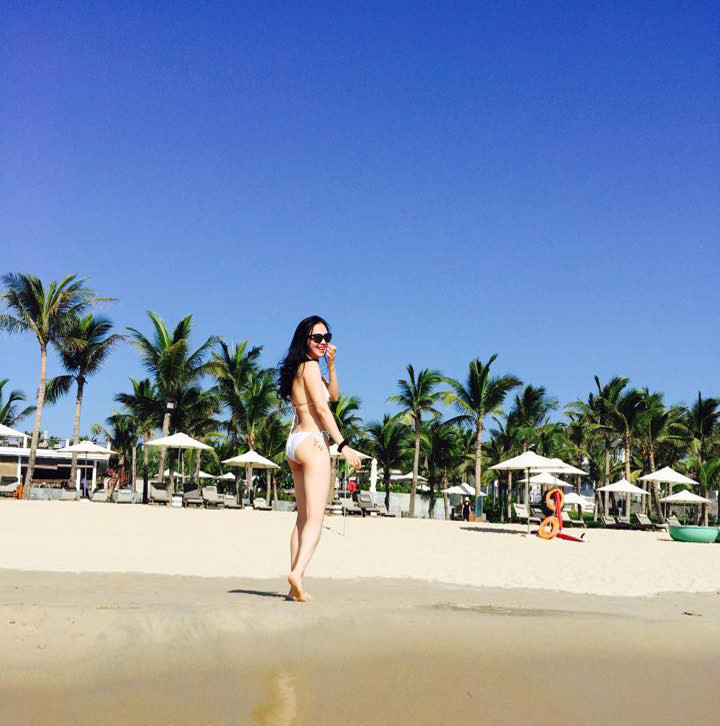 Lần hiếm hoi Hồng Diễm khoe ảnh diện bikini cắt xẻ táo bạo ảnh 6