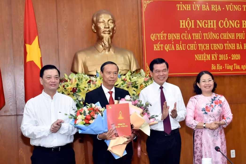 Công bố quyết định của Thủ tướng Chính phủ về công tác cán bộ ảnh 1