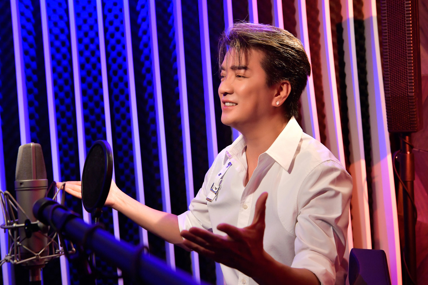 Mr Đàm bất ngờ tung MV, gửi thông điệp đáng suy ngẫm trong mùa dịch Covid-19 ảnh 2