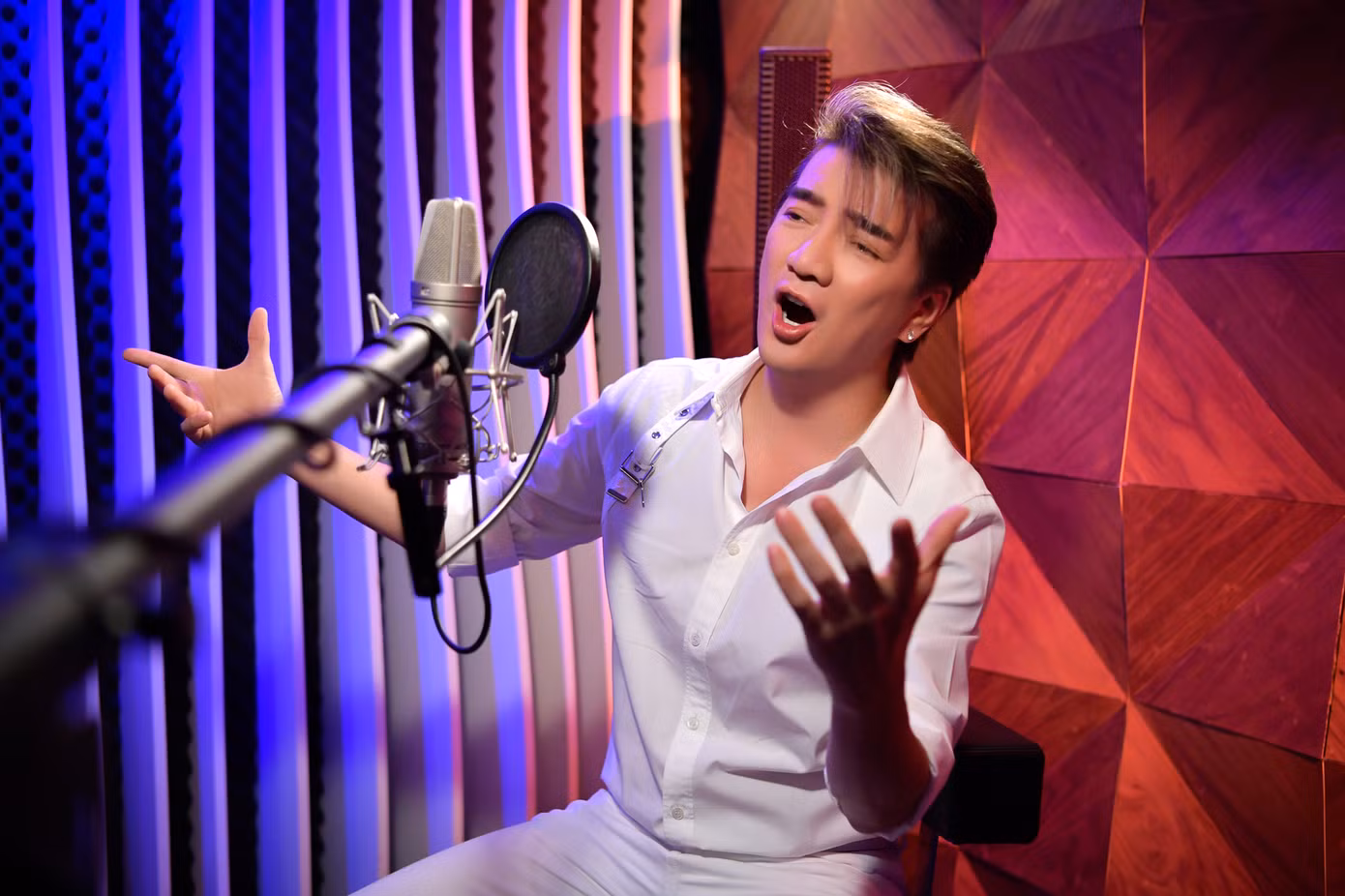 Mr Đàm bất ngờ tung MV, gửi thông điệp đáng suy ngẫm trong mùa dịch Covid-19 ảnh 3