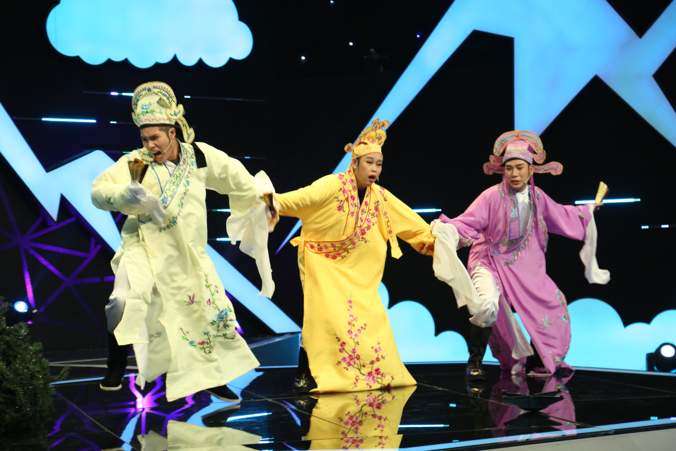 Học trò NSND Hồng Vân gây bão ở Lò Võ Tiếu Lâm ảnh 2