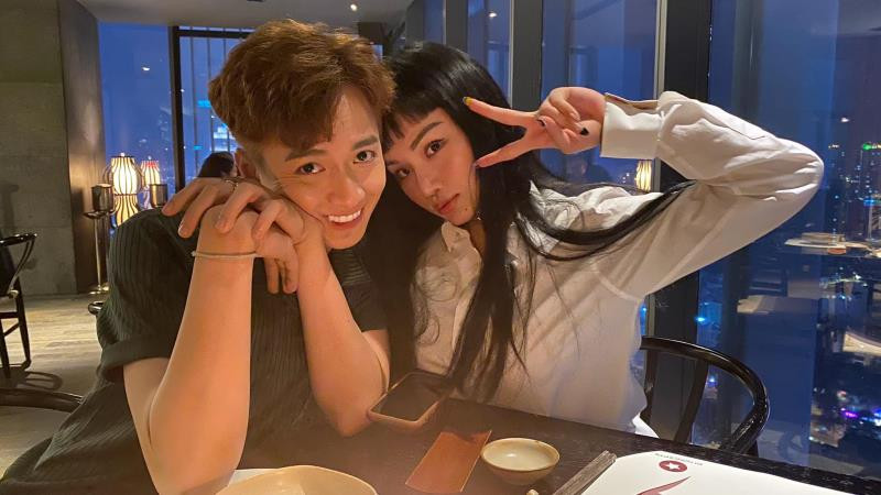 Showbiz 16/1: Tim bị nghi phẫu thuật thẩm mĩ vì gương mặt khác lạ ảnh 4