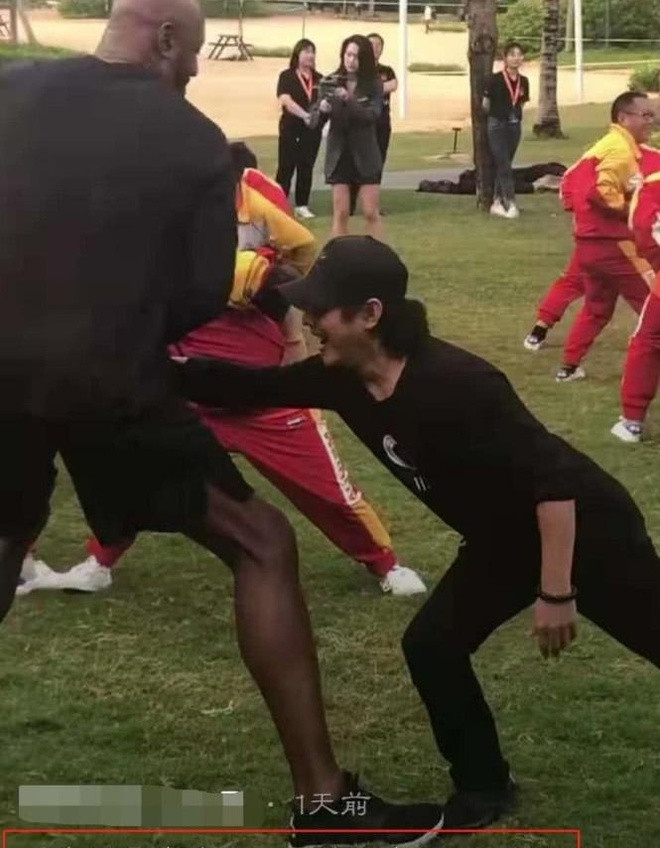 Lý Liên Kiệt đánh bại vận động viên NBA cao lớn ảnh 1