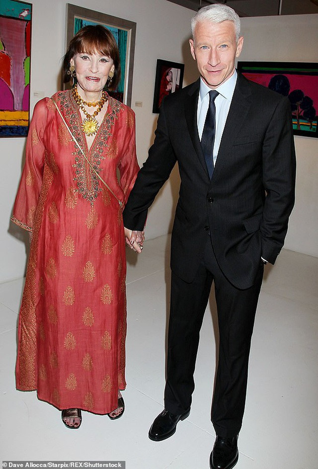 Trải nghiệm chăm con sơ sinh gây chú ý của MC đồng tính đài CNN ảnh 5