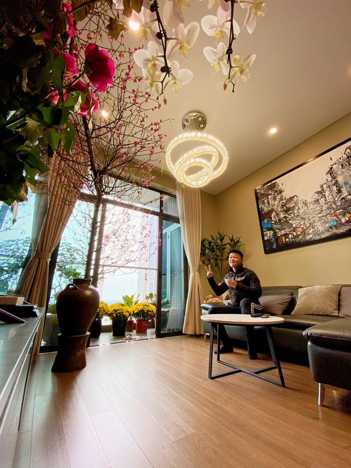 Sao Việt mùng 3 Tết: Sơn Tùng gây 'bão' mạng xã hội với 1 bức ảnh ảnh 8