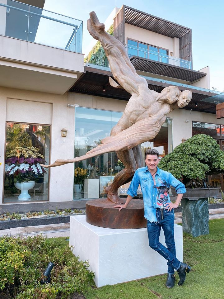 Sao Việt mùng 3 Tết: Sơn Tùng gây 'bão' mạng xã hội với 1 bức ảnh ảnh 5