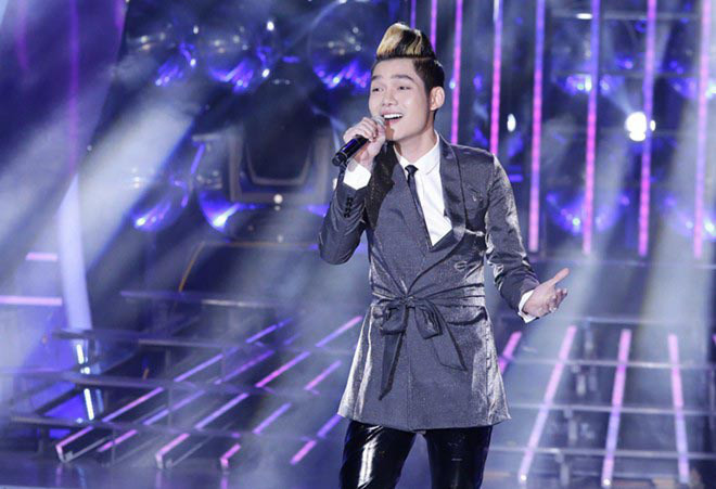 Showbiz 20/4: Nữ thợ máy đăng quang hoa hậu tại chính vườn nhà vì dịch COVID-19 ảnh 5