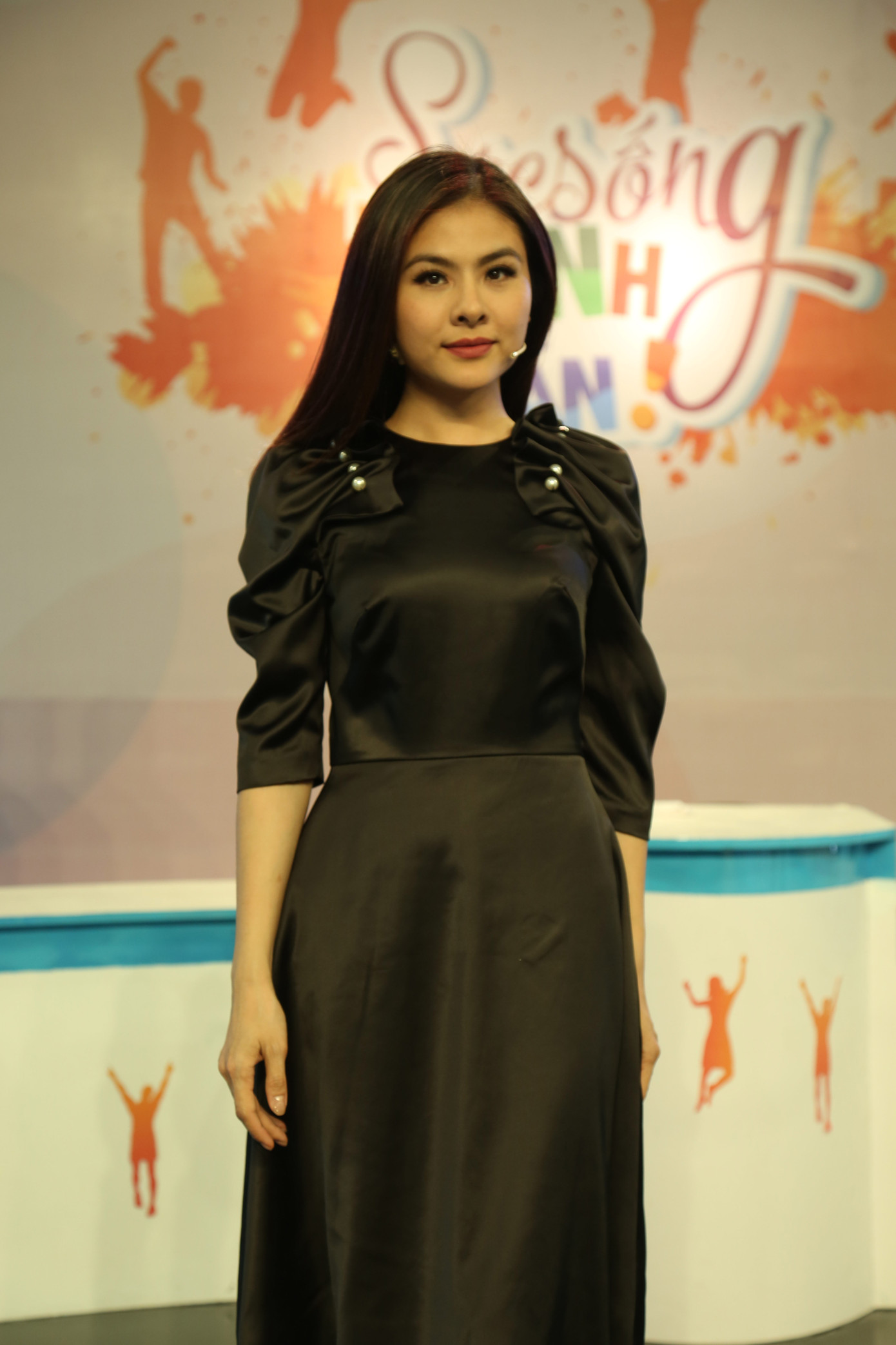 Vân Trang ‘kém duyên’ vì liên tục so sánh nhan sắc Mạnh Đồng và Hoàng Rapper ảnh 2