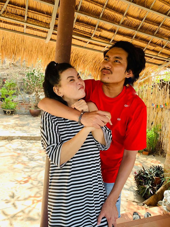 Showbiz 16/5: Người tình đồng giới của "thiên thần nội y" quay lại yêu đàn ông ảnh 5