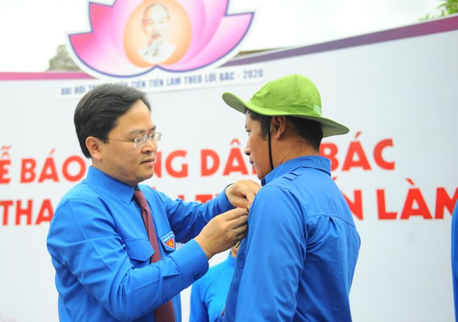 Toàn cảnh Lễ báo công dâng Bác và trao huy hiệu Thanh niên tiên tiến làm theo lời Bác ảnh 9