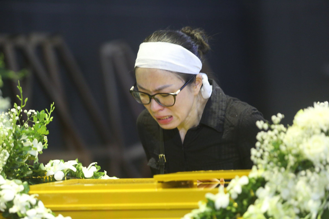 Đám tang phủ toàn hoa trắng của MC Thể thao Diệu Linh ảnh 15