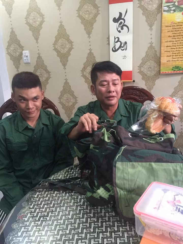 Sống tích cực mùa dịch: Con trai Tấn Beo xung phong vào tuyến đầu chống dịch COVID-19 ảnh 1