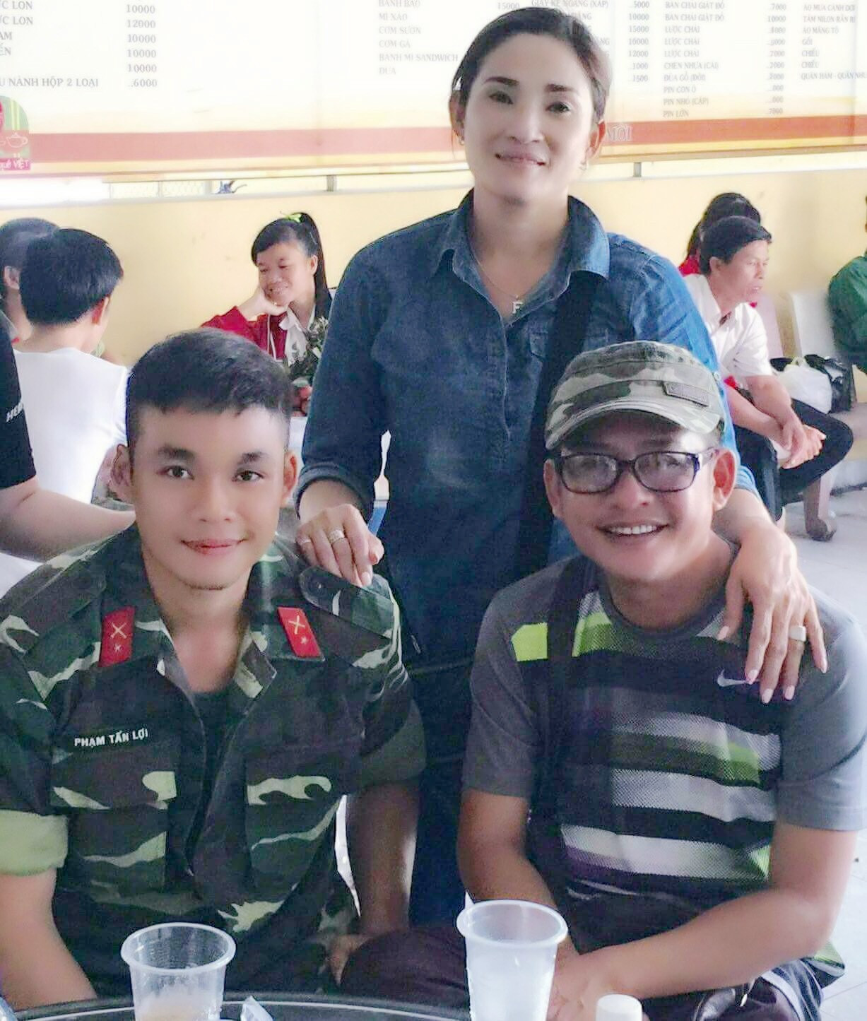 Sống tích cực mùa dịch: Con trai Tấn Beo xung phong vào tuyến đầu chống dịch COVID-19 ảnh 2