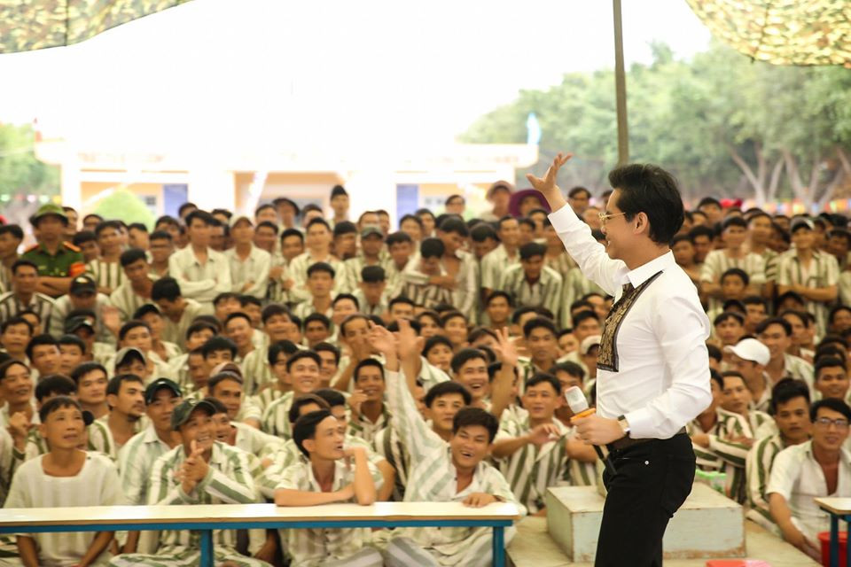 Ngọc Sơn đến trại giam hát dịp Tết ảnh 8