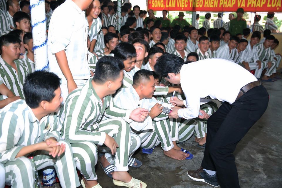 Ngọc Sơn đến trại giam hát dịp Tết ảnh 3