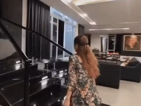 Choáng ngợp với không gian rộng lớn như 'trung tâm thương mại' trong nhà Hoàng Thùy Linh ảnh 5