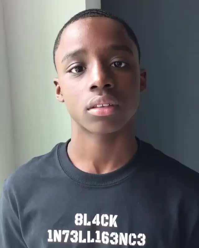 Cậu bé da màu gây xúc động với ca khúc 'Tôi chỉ muốn sống' ảnh 2