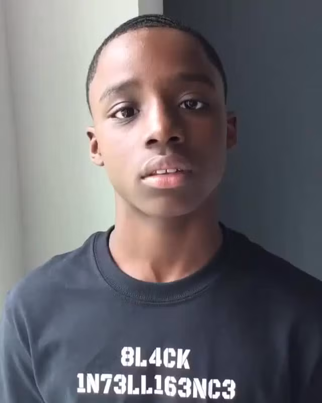 Cậu bé da màu gây xúc động với ca khúc 'Tôi chỉ muốn sống' ảnh 2