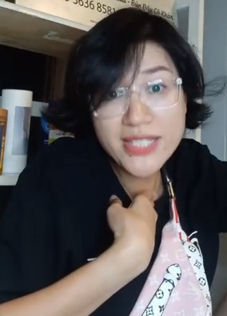 Trang Trần tiết lộ từng bị giang hồ dọa rạch mặt vì được chọn làm vedette khi mới vào nghề ảnh 1