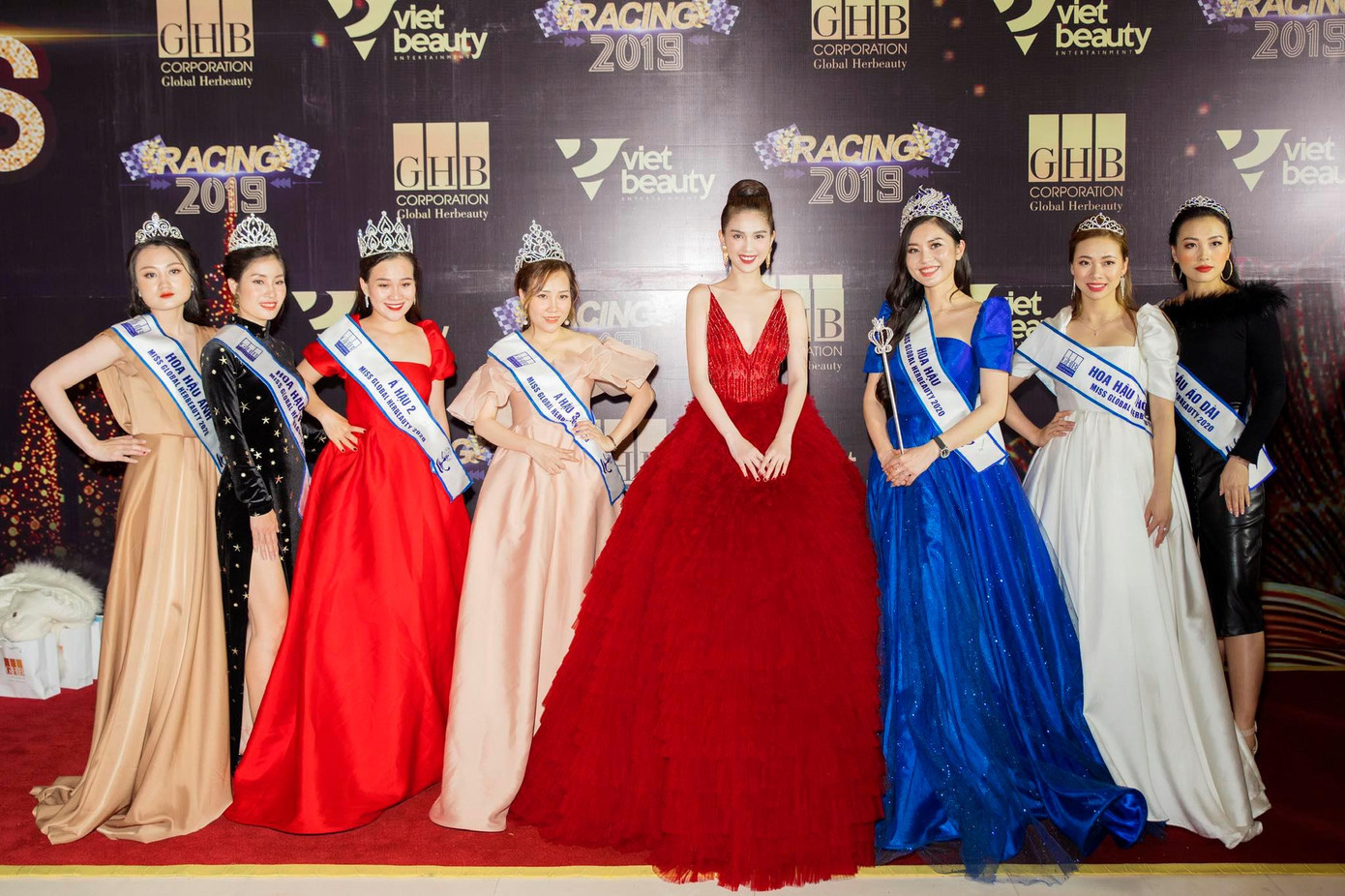 Showbiz 6/1: Vì sao bức ảnh chung của Chi Bảo và vợ cũ bị đem ra 'mổ xẻ'? ảnh 5