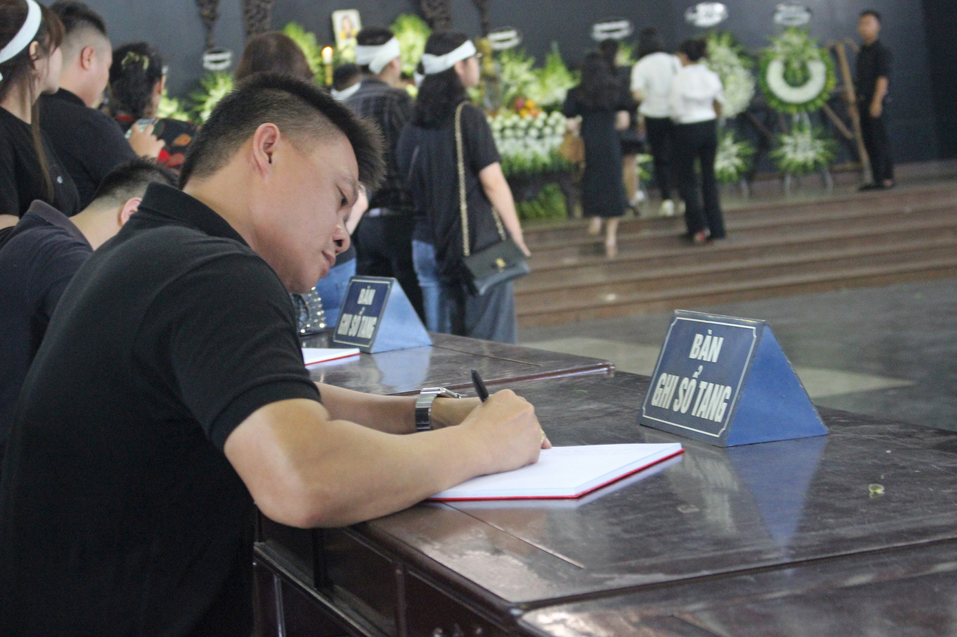 BTV Long Vũ 'nhắn gửi' MC Diệu Linh trong giây phút tiễn biệt ảnh 1