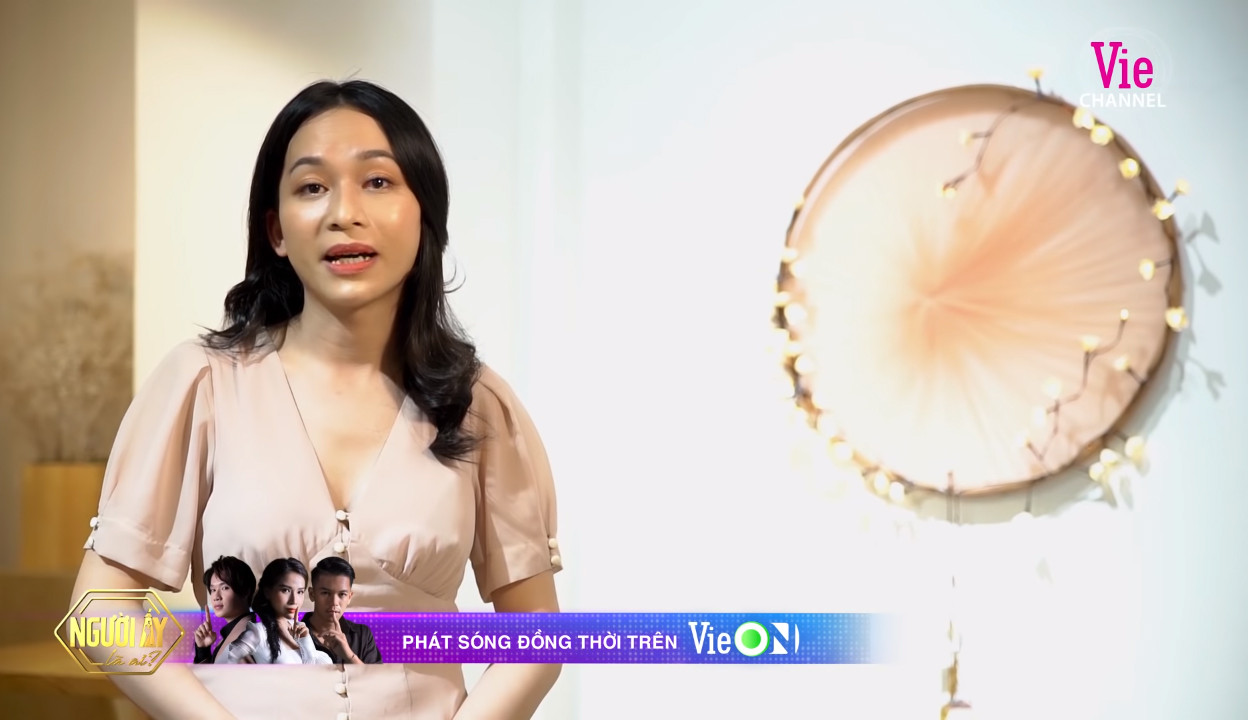 Cô gái đứng trước nhà Hương Giang ngày mùng 1 Tết để hỏi cách chuyển giới ảnh 1