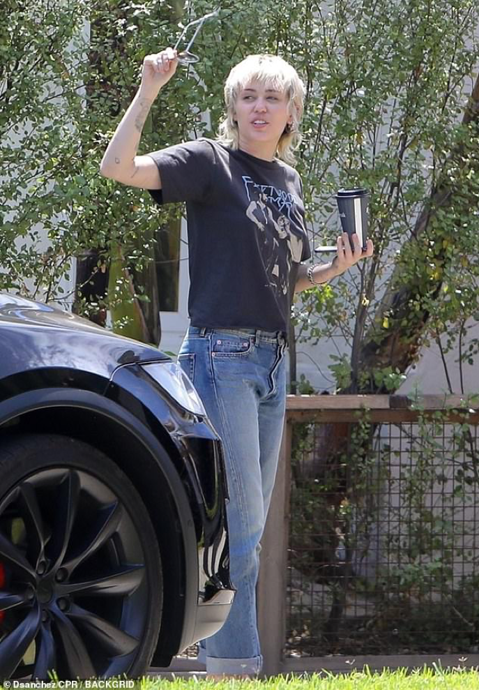 'Gái hư' Miley Cyrus chia tay Cody Simpson sau 10 tháng yêu nhau ảnh 3