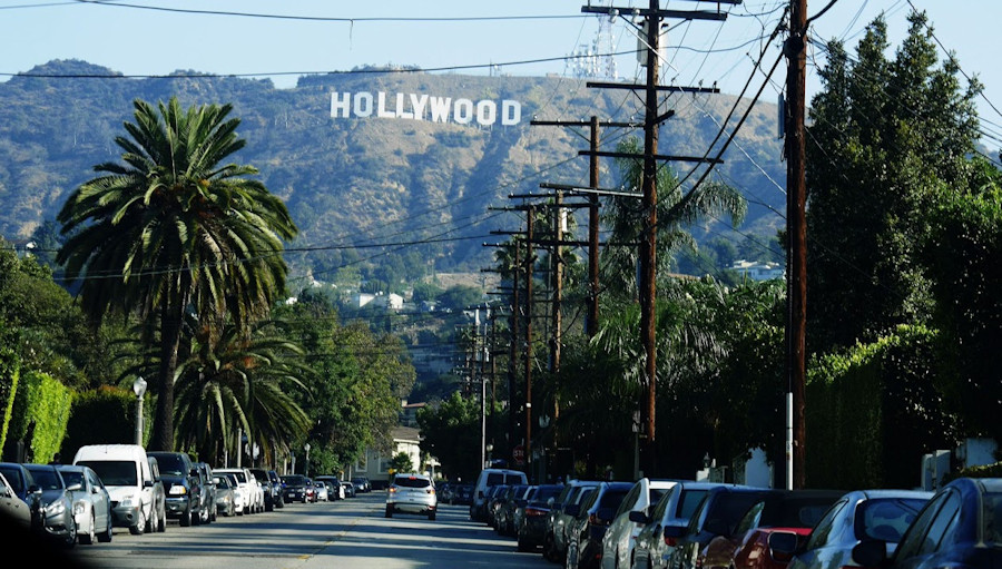 Điều không phải ai cũng biết về bảng hiệu Hollywood sau gần 1 thế kỉ ra đời ảnh 2