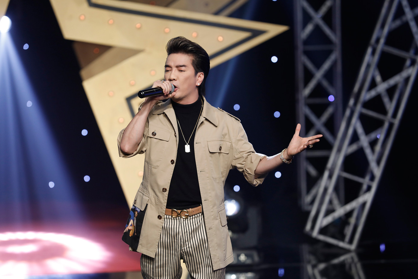 Đàm Vĩnh Hưng: Hoài Linh là ‘cánh tay thiên thần’ ảnh 1