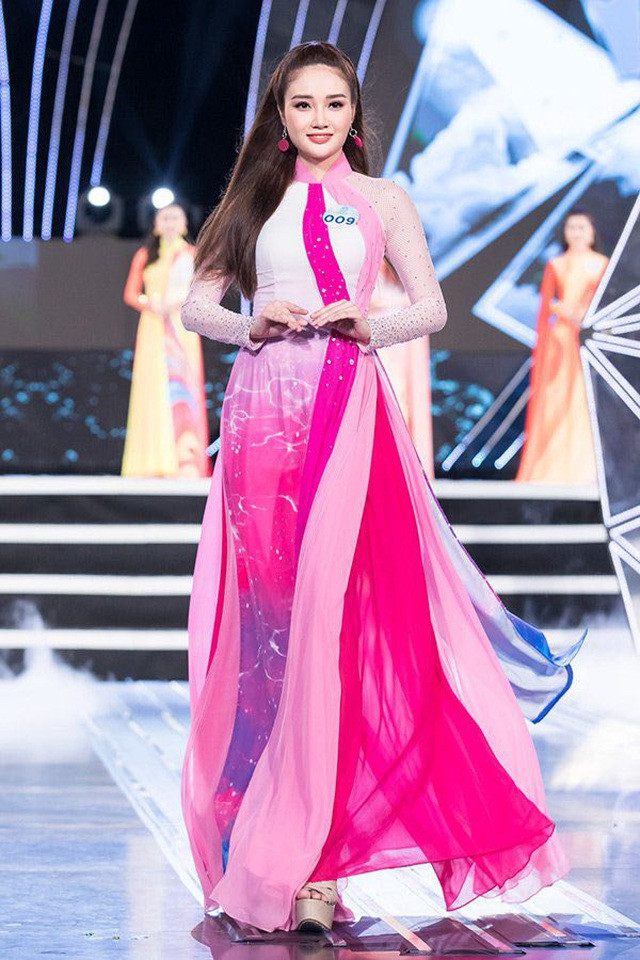 Bạn gái thủ môn Văn Biểu lên sóng trực tiếp, nhan sắc khiến fans xuýt xoa ảnh 4