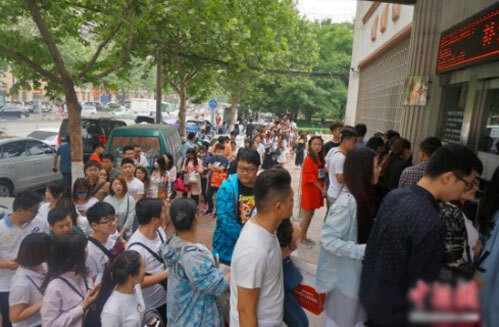 Dân mạng xứ Trung than trời vì người Vũ Hán đổ xô kết hôn sau khi hết phong tỏa ảnh 1