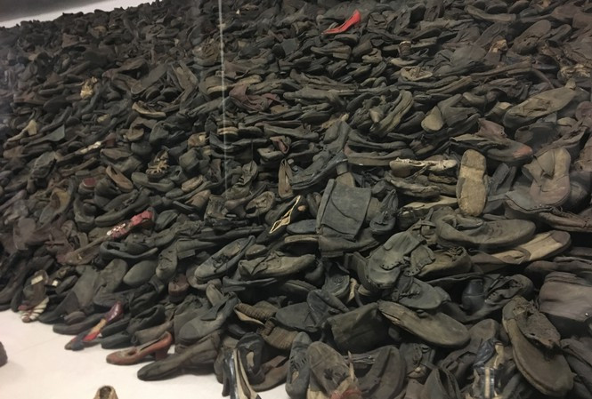 Showbiz 2/5: Cao Thái Hà 'không xấu hổ khi bán tào phớ vỉa hè' ảnh 6