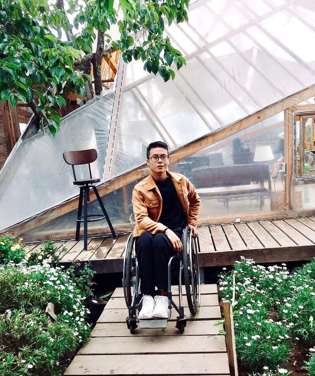 Chàng trai 9X liệt hai chân đi khắp Việt Nam bằng xe 3 bánh ảnh 2