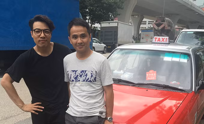 Showbiz 1/6: Tài tử Hong Kong chật vật chạy taxi, bán dầu gội kiếm sống ảnh 1