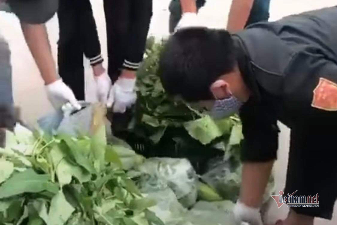 Clip: Chị bán rau kể lại việc bị nữ Phó chủ tịch phường nói 'con điên này' ảnh 3