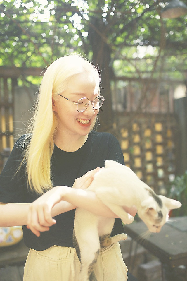 Nữ sinh bạch tạng sở hữu vẻ đẹp như nàng công chúa tuyết ảnh 12