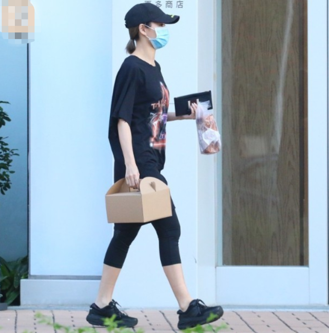 Sự thật việc sao nữ đình đám Hong Kong đi làm shipper giữa mùa Covid -19 ảnh 2