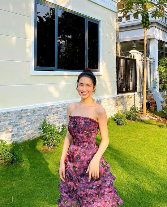 Khoe ảnh bikini nóng bỏng, Hòa Minzy lộ hình xăm ở vị trí nhạy cảm ảnh 6