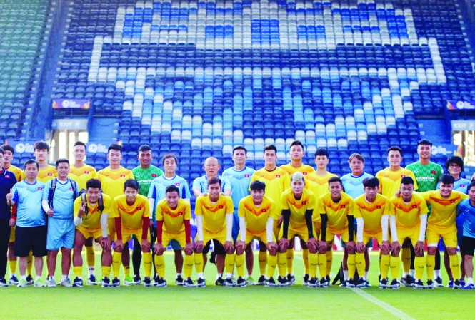 Người đẹp Thái Lan đồng hành cùng tuyển Việt Nam tại VCK Châu Á 2020 là ai? ảnh 11