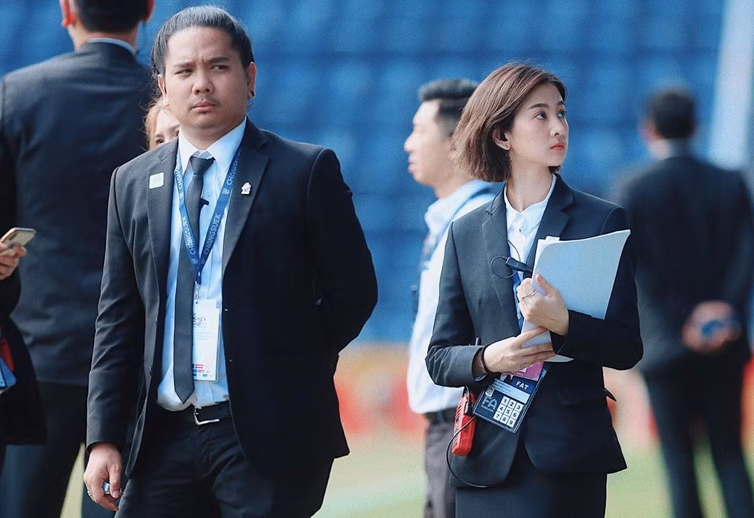 Người đẹp Thái Lan đồng hành cùng tuyển Việt Nam tại VCK Châu Á 2020 là ai? ảnh 6