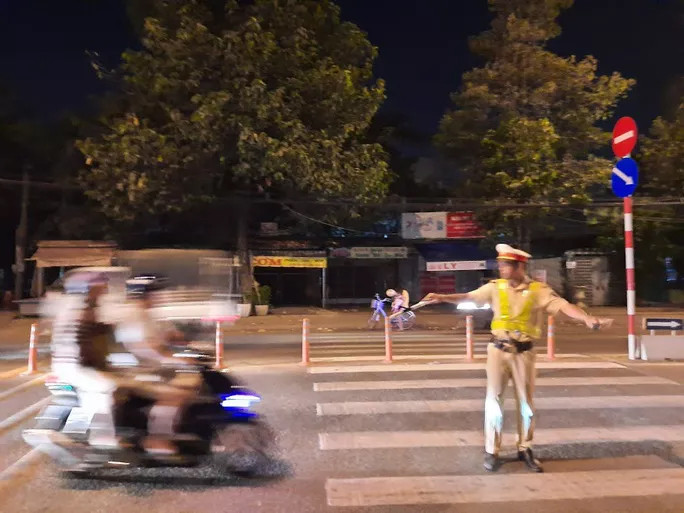 CSGT lập chốt, 'con đường ăn nhậu' ở Biên Hòa nháo nhào! ảnh 2