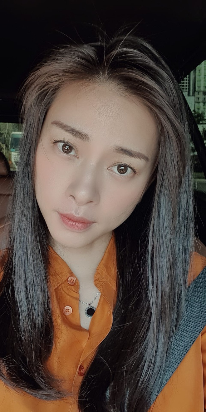 Valentine thời dịch: Ưng Hoàng Phúc tặng vợ khẩu trang, Ngô Thanh Vân 'tủi thân' ảnh 9