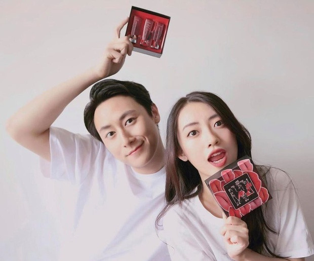 Valentine thời dịch: Ưng Hoàng Phúc tặng vợ khẩu trang, Ngô Thanh Vân 'tủi thân' ảnh 8