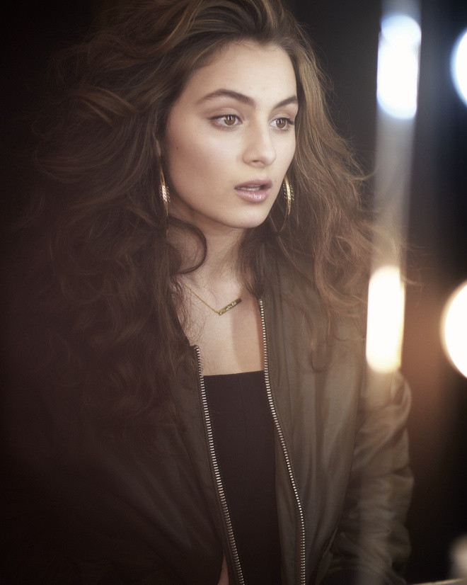 Nhan sắc gây chú ý của con gái út kín tiếng nhà 'Vua hài' Mr Bean ảnh 4