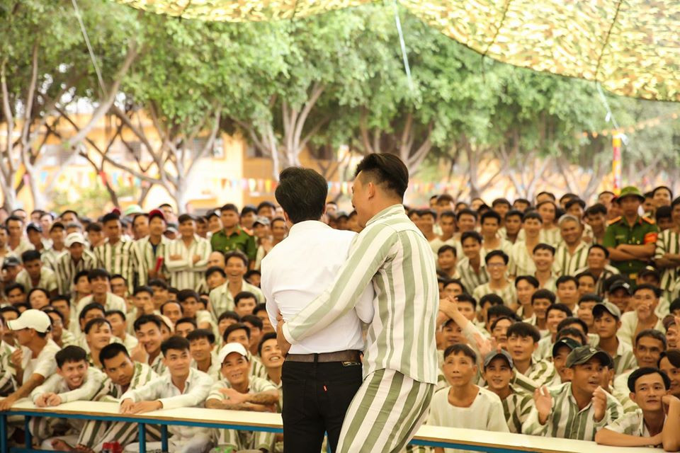 Ngọc Sơn đến trại giam hát dịp Tết ảnh 6