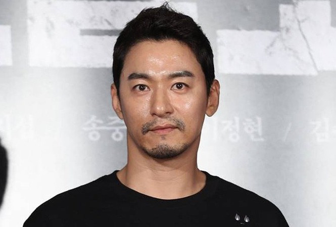 Showbiz 16/1: Tim bị nghi phẫu thuật thẩm mĩ vì gương mặt khác lạ ảnh 6