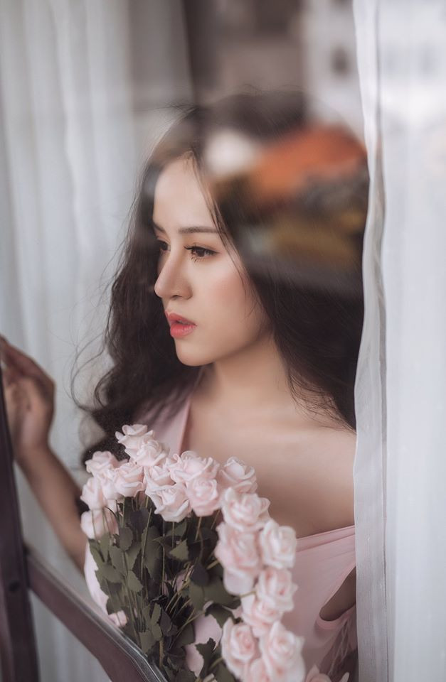 'Bà Tưng' lại gây sốt với bộ ảnh khoe vòng 1 nóng bỏng mừng Valentine ảnh 9