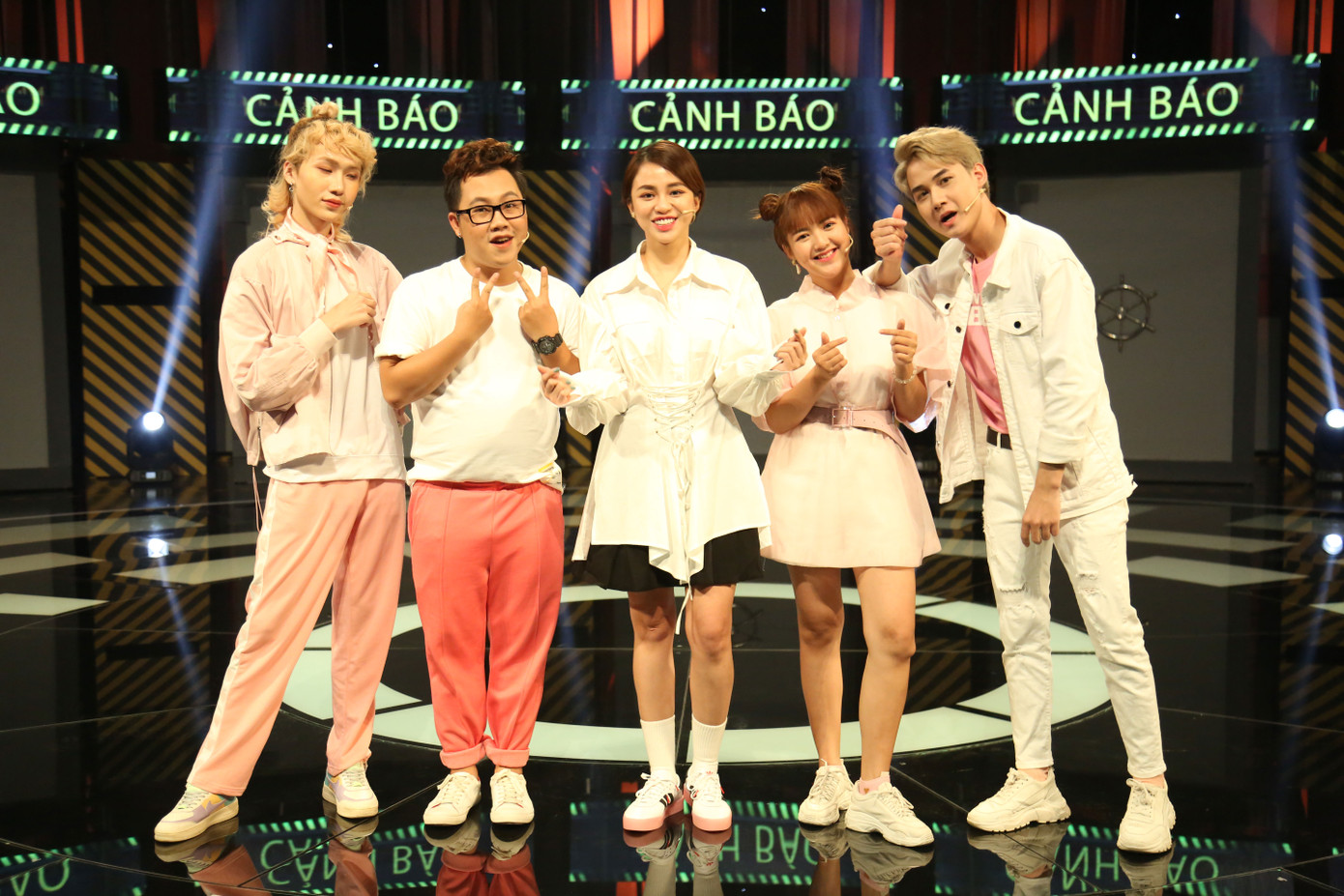 MC Đại Nghĩa 'cạn lời' vì 'sự đàn ông' của Hồ Việt Trung ảnh 2