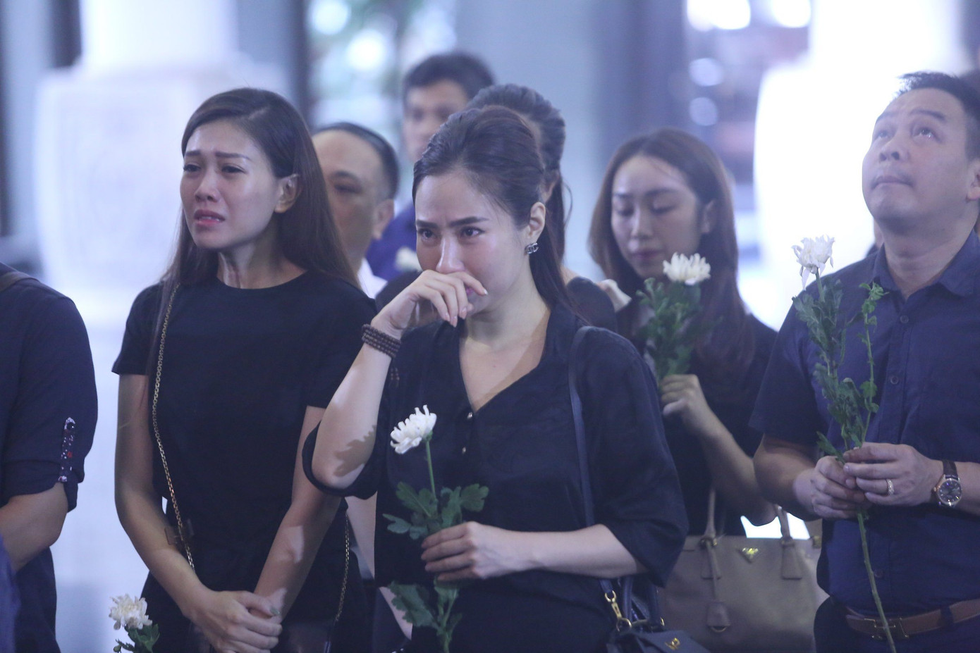 Đám tang phủ toàn hoa trắng của MC Thể thao Diệu Linh ảnh 6
